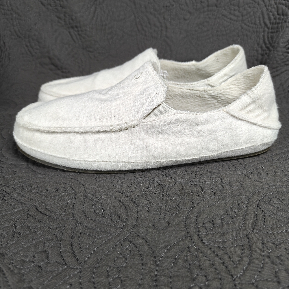 Olukai Nohea Hulu Lightweight Sneaker White Fuzzy Slip On Loafer Women's Size 8